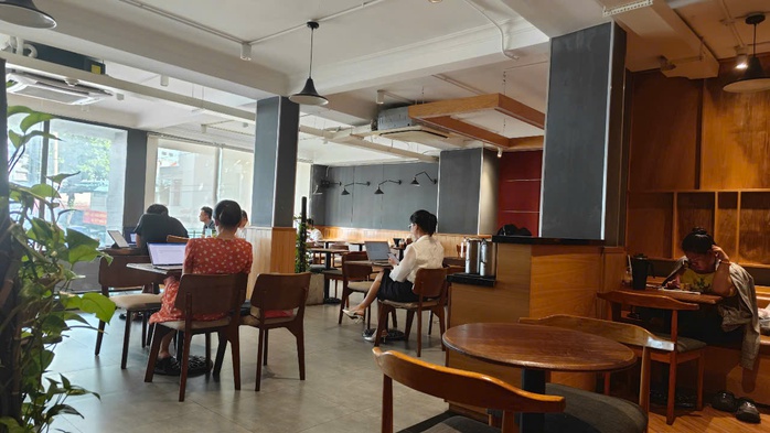 tchabc-17482304625771591881647 Lùm xùm chuỗi cà phê The Coffee House bịt ổ điện khi về chủ mới - Ảnh 3.